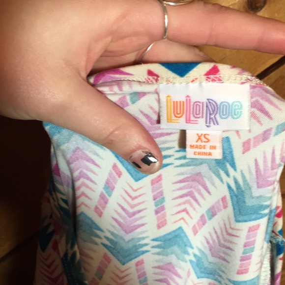 Lularoe bundle THREE SHIRTS AND ONE LEGGING - Picture 7 of 8